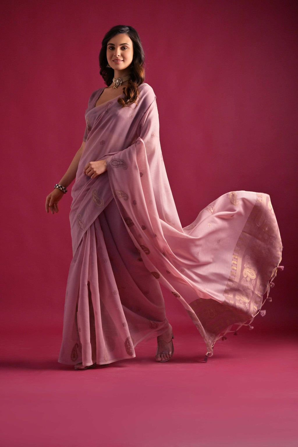 Soft Mul Cotton Saree With Classic Contrast Resham Weaving Pallu