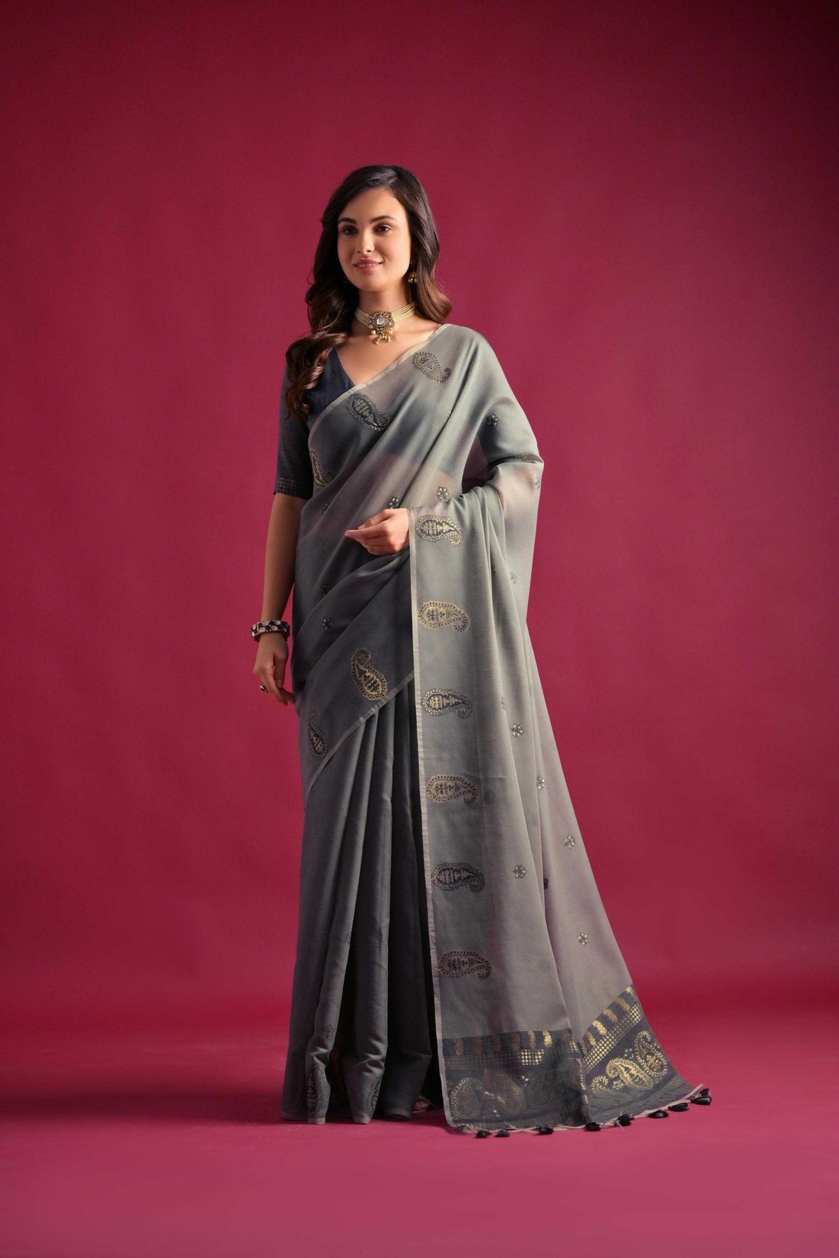 Soft Mul Cotton Saree With Classic Contrast Resham Weaving Pallu