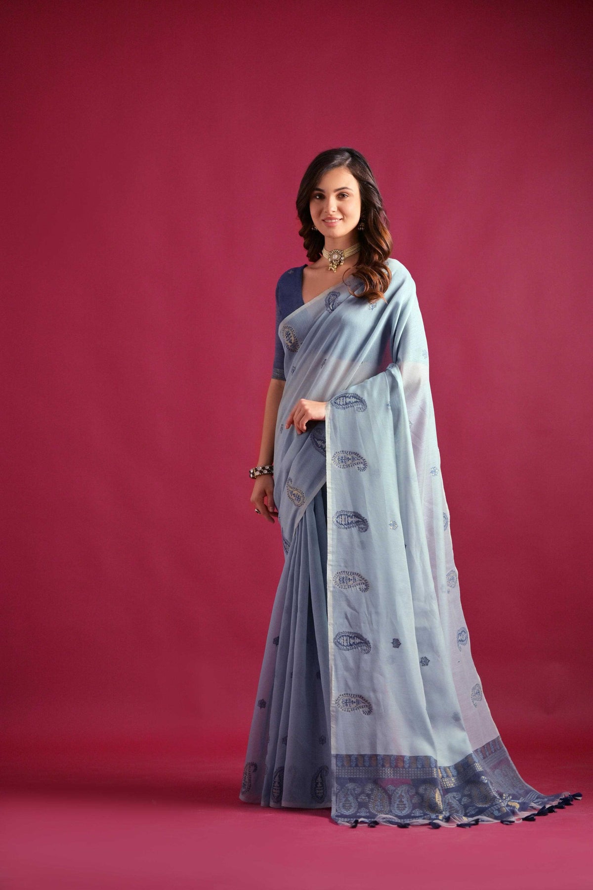 Soft Mul Cotton Saree With Classic Contrast Resham Weaving Pallu