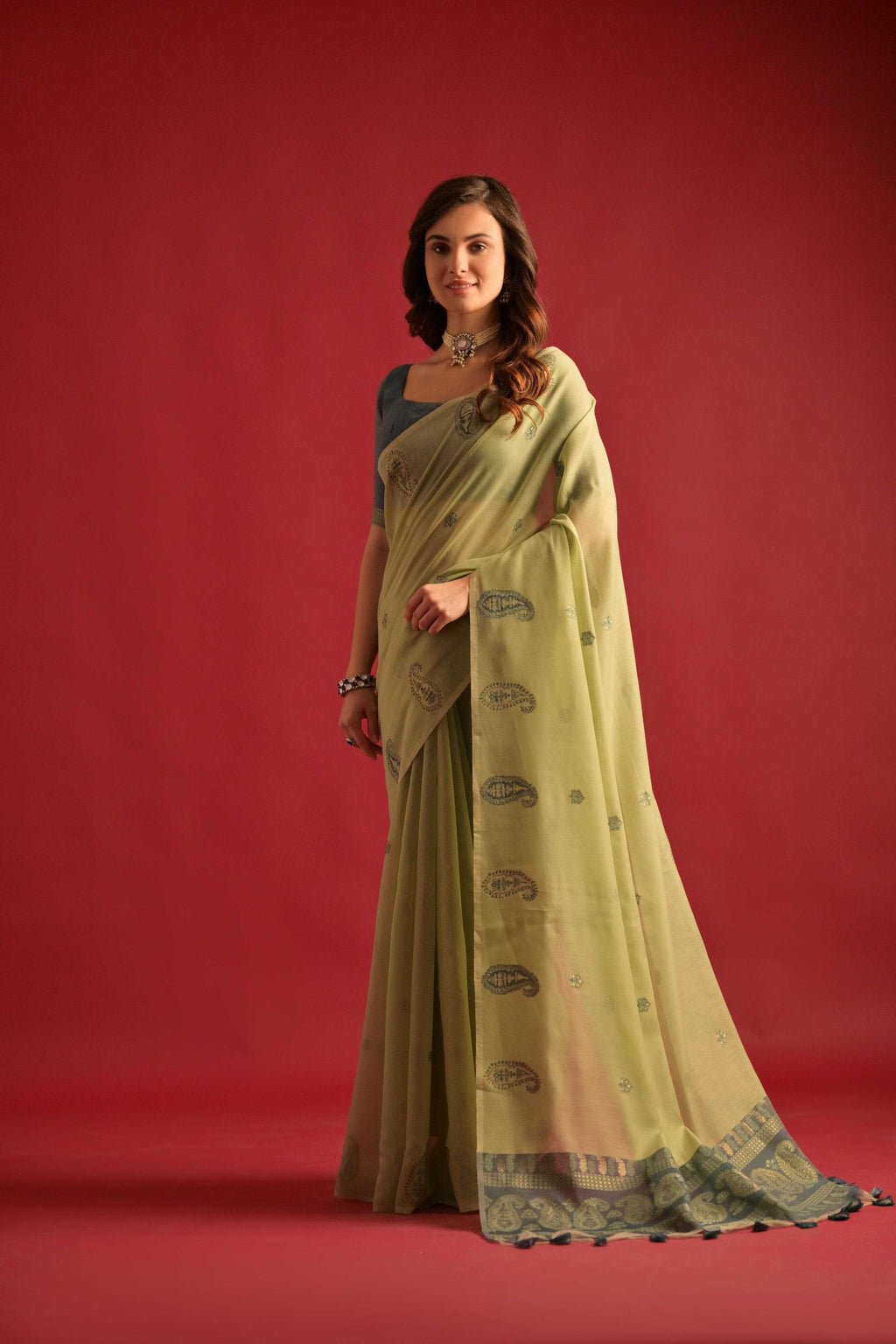 Soft Mul Cotton Saree With Classic Contrast Resham Weaving Pallu