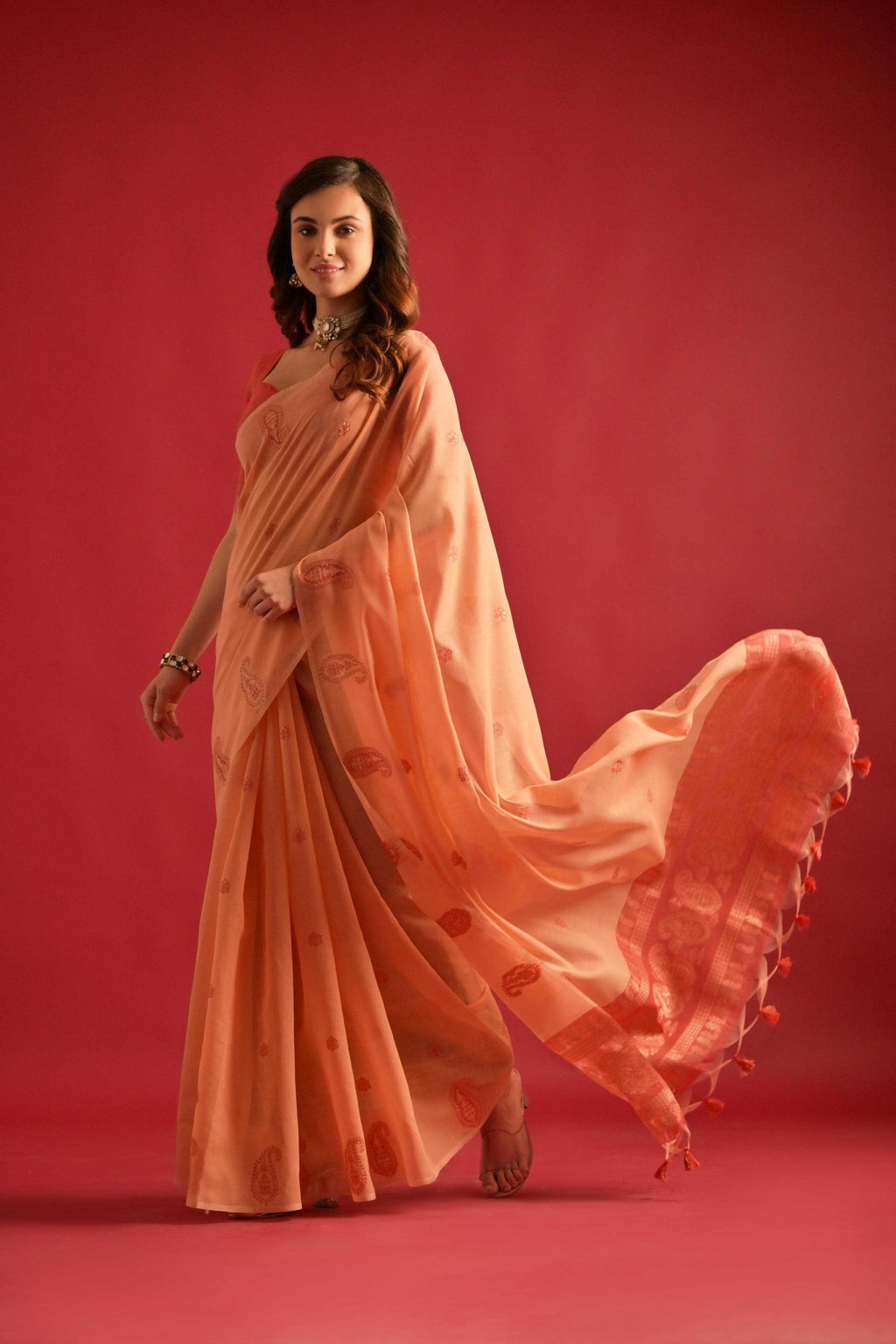 Soft Mul Cotton Saree With Classic Contrast Resham Weaving Pallu