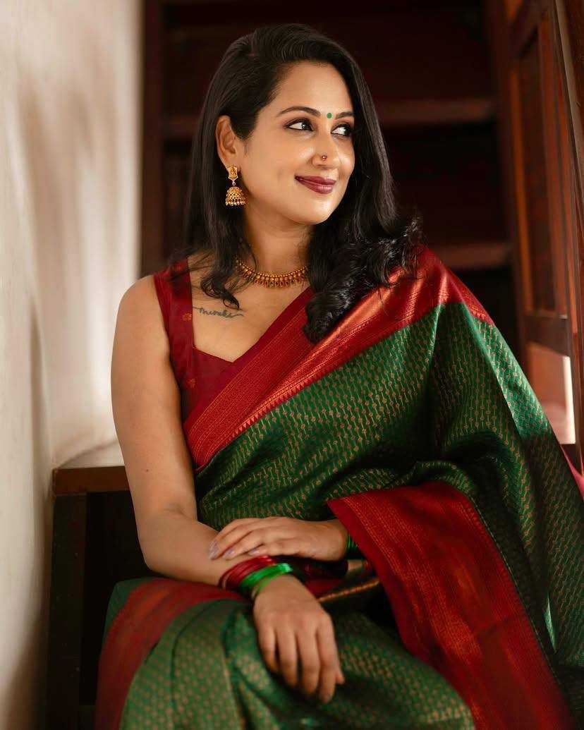 Traditional & Breathable Organic Banarasi Lichi Silk Saree